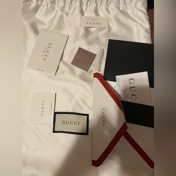 Gucci Marmont Medium 9.5/10 condition w/box, dust bag, receipt retail $3885 +tax - Picture 4 of 11